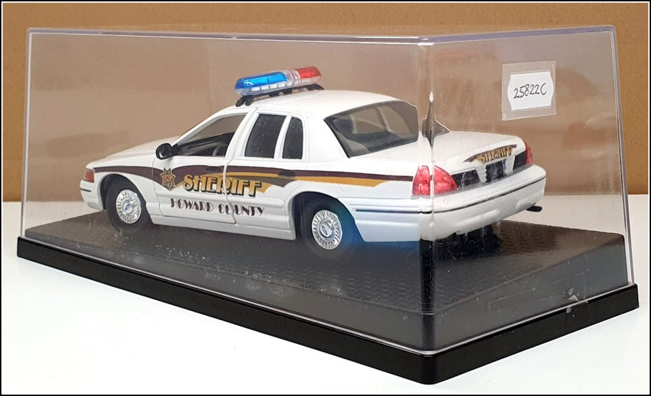 Classic Metal Works 1/24 Scale 25822C - Ford Crown Victoria Police Howard