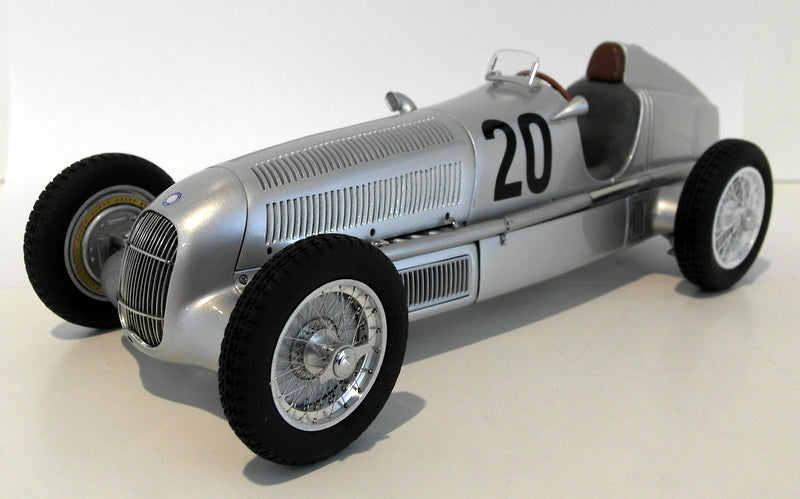 CMC 1/18 Scale Diecast - M-103 Mercedes Benz W25 Eifelmenn Brauchitsch Rennen 34