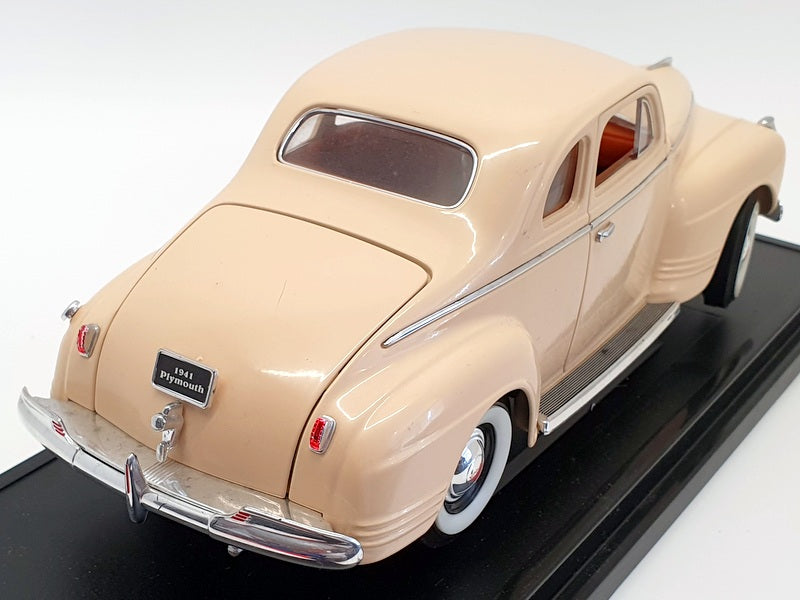 Road Signature 1/18 Scale Diecast 92398 - 1941 Plymouth - Cream