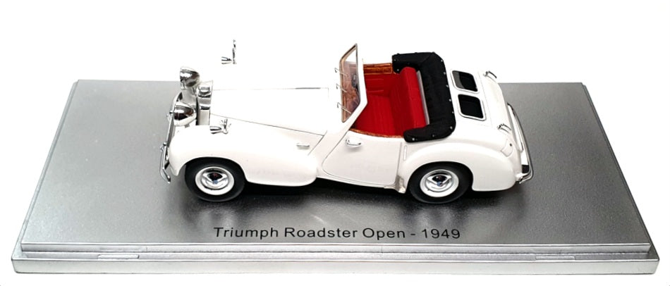 Kess 1/43 Scale Resin KE43057002 - 1949 Triumph Roadster Open - White