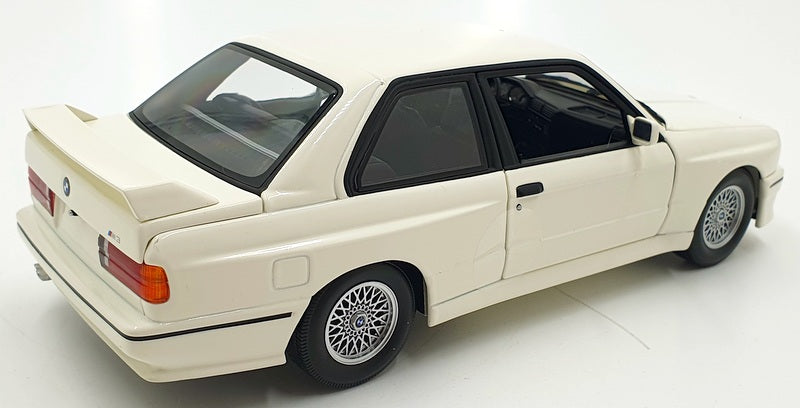 Minichamps 1/18 Scale Diecast 180 020307 - BMW M3 Street 1987 - White