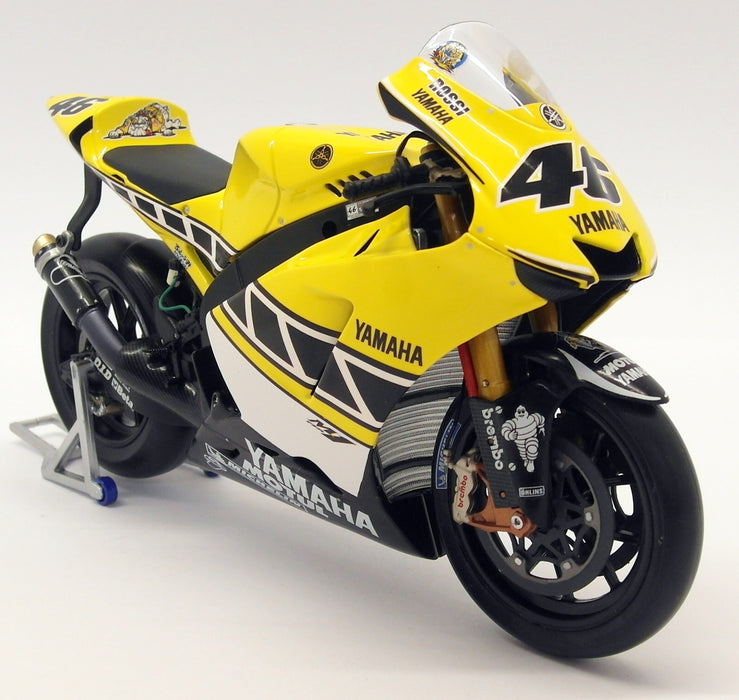 Minichamps 1/12 Scale Diecast - 122 053096 Yamaha YZR-M1 Laguna Seca 2005 Rossi