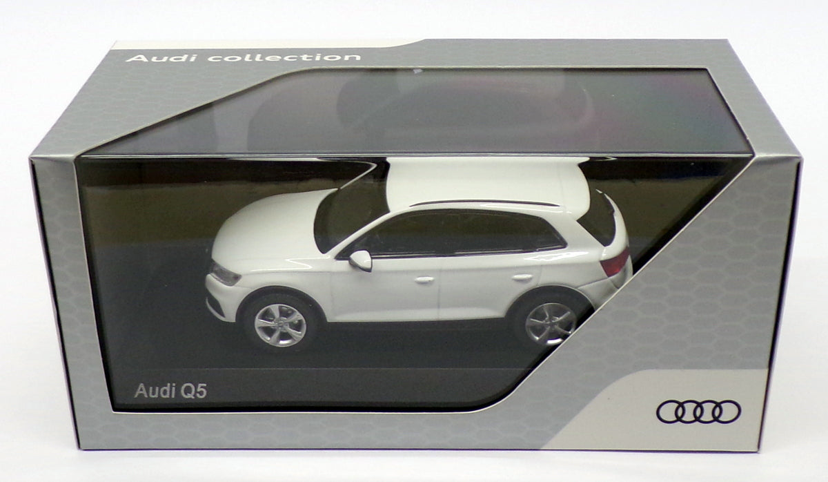 I-Scale 1/43 Scale Model Car 501.16.056.31 - Audi Q5 - Ibis White