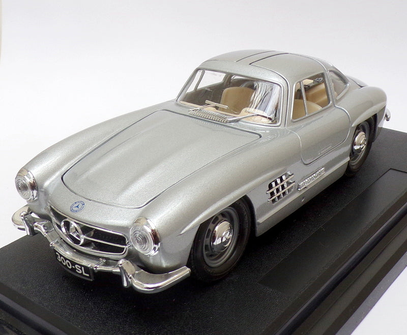 Burago 1/24 Scale Model Car 0522 - 1954 Mercedes Benz 300 SL - Silver ...