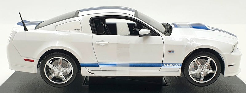 Shelby Collectibles 1/18 Scale 25321S - 2011 Ford Shelby GT350 - White/Blue