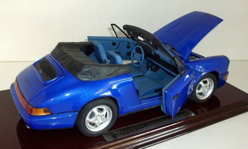 Anson 1/14 - 30313 Porsche 911 Carrera 4 Cabriolet - Blue + Plinth