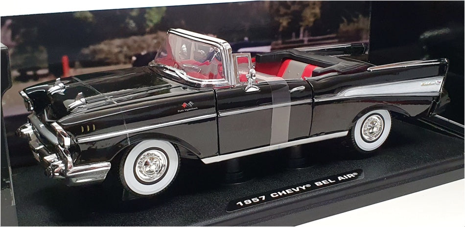 Motormax 1/18 Scale 79831 - 1957 Chevrolet Bel Air Bond 007 Dr. No - Black