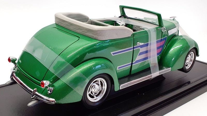 Road Signature 1/18 Scale Model Car 92238 - 1937 Ford Convertible - Green