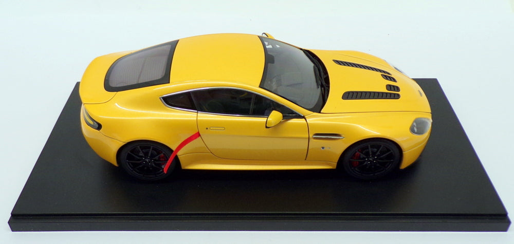 Autoart 1/18 Scale 70252 - 2015 Aston Martin V12 Vantage S - Yellow Tang