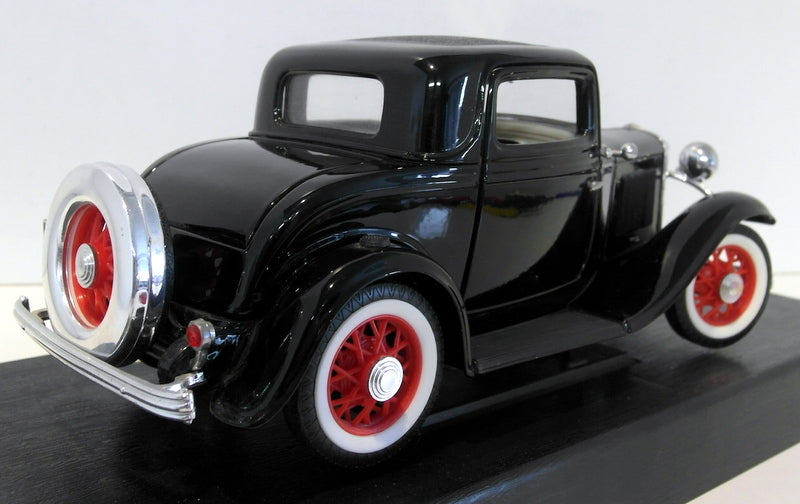 Road Signature 1/18 Scale - 92248 1932 Ford 3 Window Coupe - Black