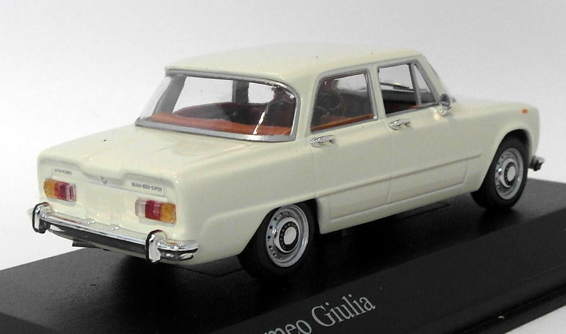 Minichamps 1/43 Scale diecast - 400120900 1970 Alfa Romeo Giulia - White