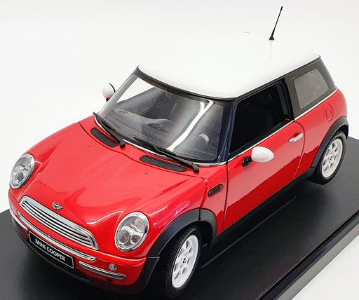 AutoArt 1/18 Scale 74822 - 2001 BMW Mini Cooper - Red