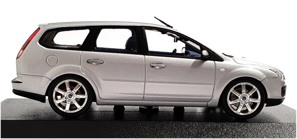 Minichamps 1/43 Scale 400 084010 - 2004 Ford Focus Break - Silver