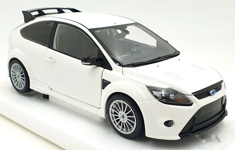 Minichamps 1/18 Scale Diecast 100 080002 - Ford Focus RS 2010 - White