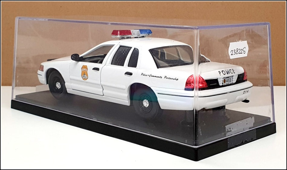 Classic Metal Works 1/24 Scale 23822S - Ford Crown Victoria Police Indianapolis