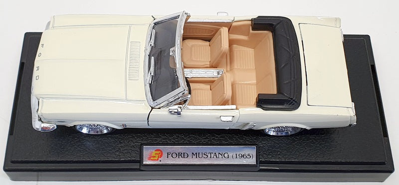 Sunnyside 1/24 Scale Model Car SS7711W - 1965 Ford Mustang - White