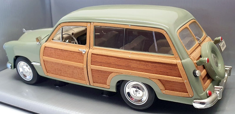 Motor City Classics 1/18 Scale Model Car 30003 - 1949 Ford Woody Wagon - Green