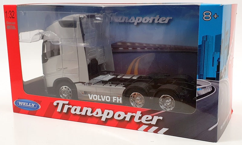 Welly 1/32 Scale Model Truck 32690L - Volvo FH - Silver