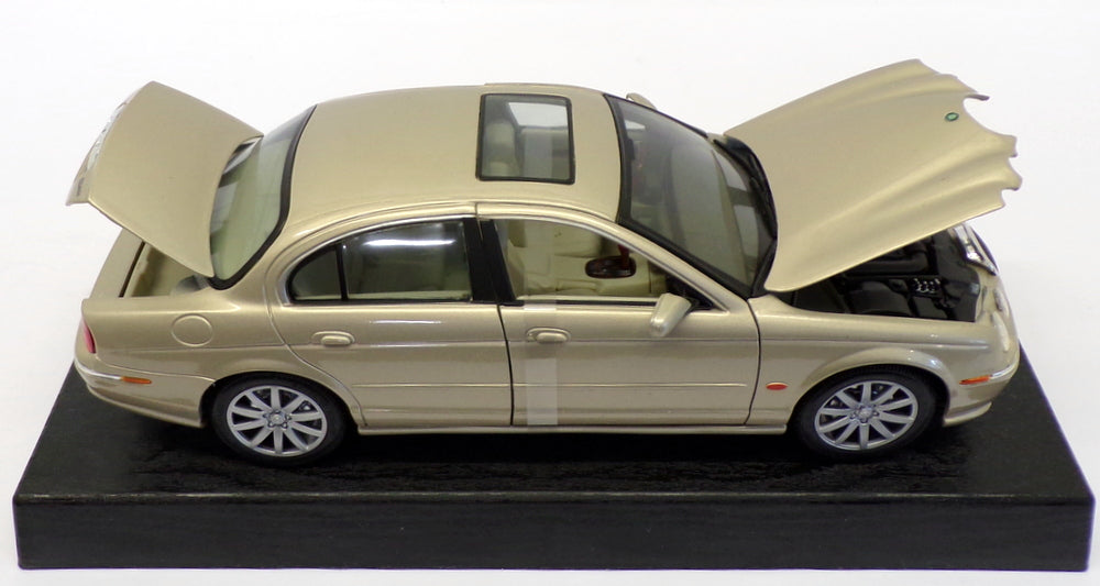 Maisto 1/18 Scale Model Car 31865 - 1999 Jaguar S-Type - Gold