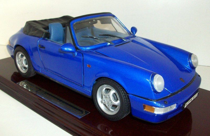 Anson 1/14 - 30313 Porsche 911 Carrera 4 Cabriolet - Blue + Plinth