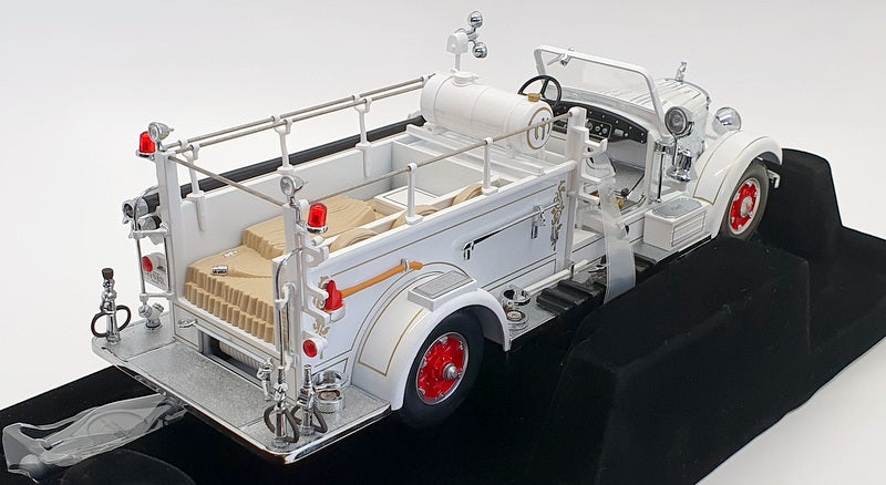 Road Signature 1/24 Scale 20098 - 1935 Mack Type 75BX - White